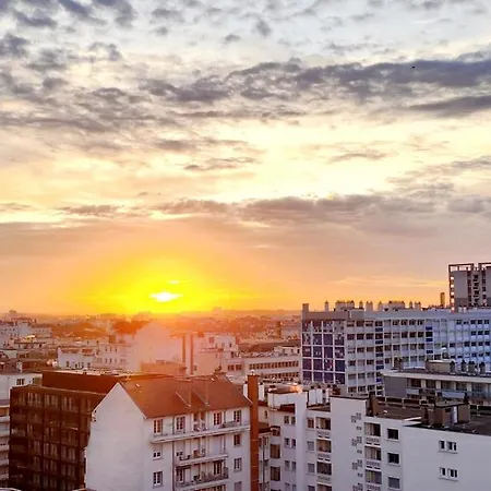 Plein Sud Terrasse Garage Netflix Climatisation ليون