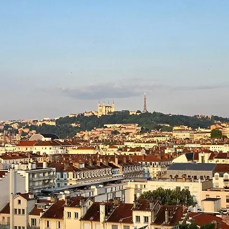 דירה Plein Sud Terrasse Garage Netflix Climatisation ליון